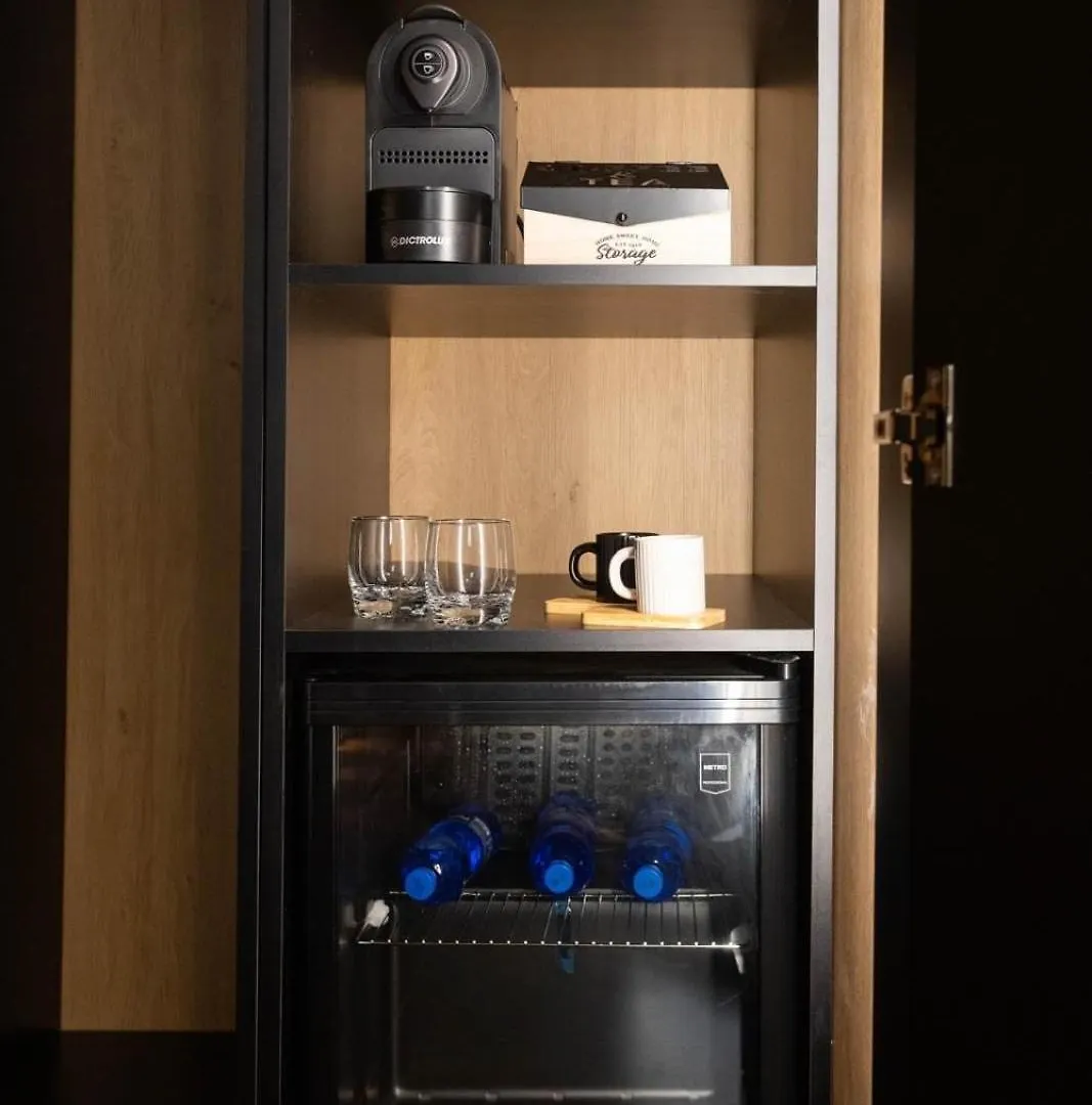 Vakantiehuis Black Room Suite And Spa Carini