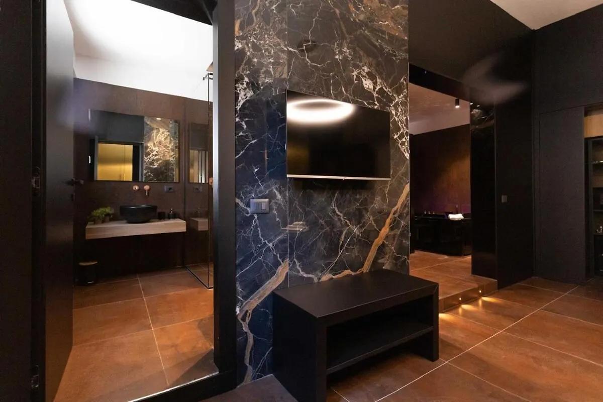 Vakantiehuis Black Room Suite And Spa Carini Italië