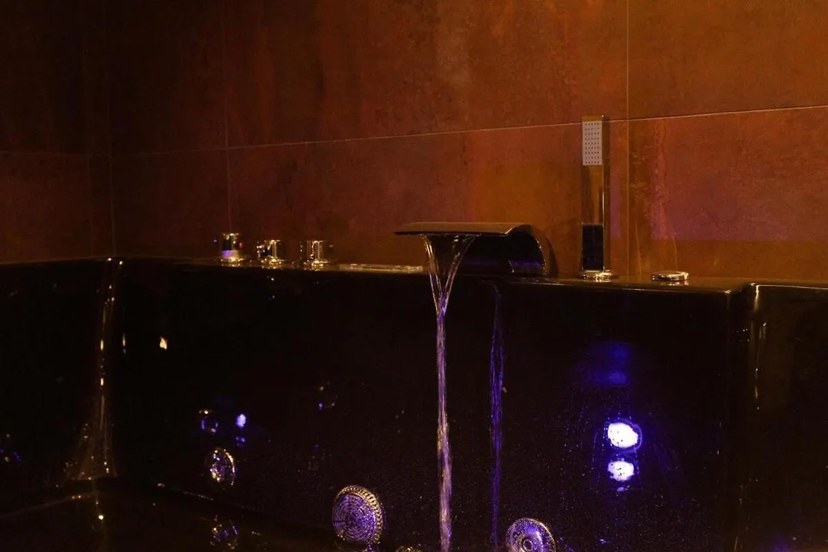 Black Room Suite And Spa Carini 0*,