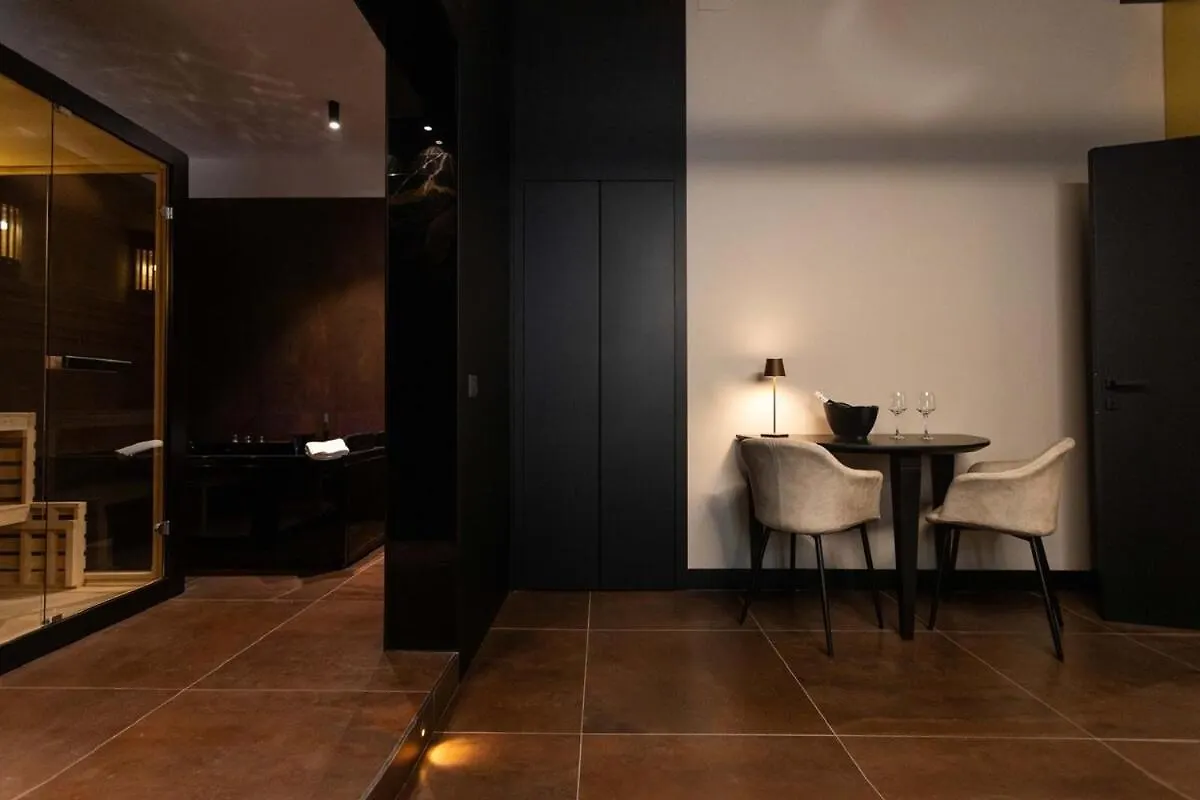 Black Room Suite And Spa Carini